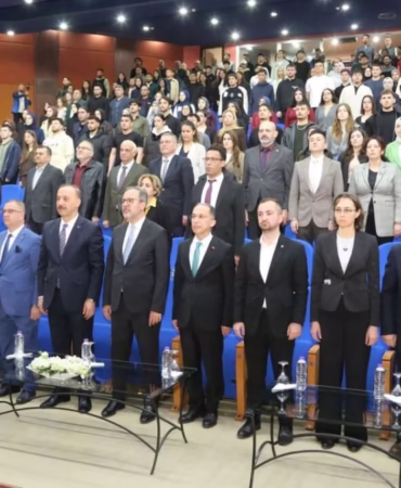 Eski Bakan Kasapoğlu Isparta İhtisas Akademi'de Gençlerle Buluştu
