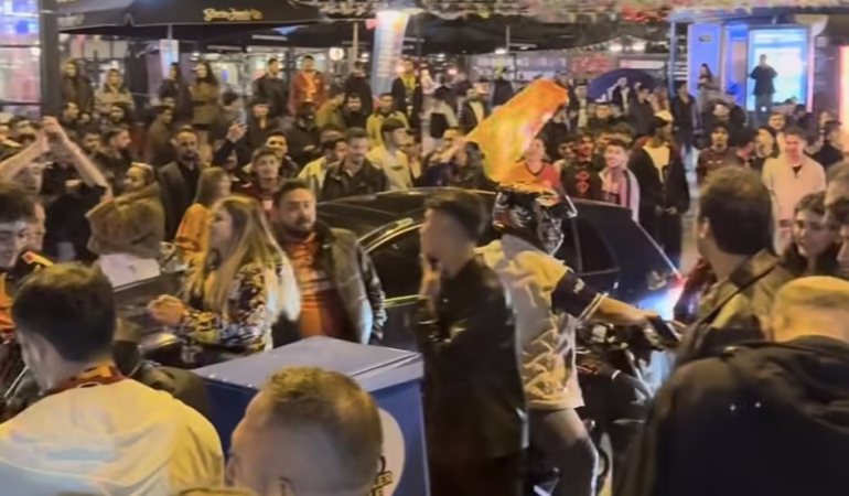 Galatasaray'ın Derbi Zaferi Isparta Sokaklarında Coşkuyla Kutlandı