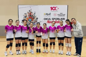 Hızırbey Ortaokulu Kız Takımından Büyük Başarı: Türkiye 9'uncusu Oldular