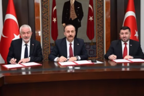 Isparta Belediyesi'nden 3 Okula Sentetik Halı Saha Müjdesi