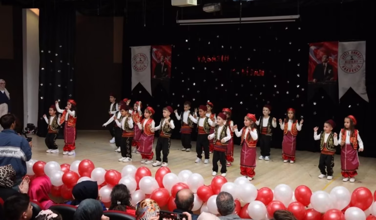 Isparta Seyit Onbaşı Kızılay Anaokulu'nda 23 Nisan Coşkusu
