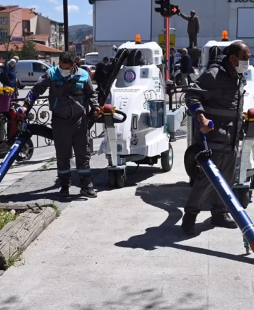 Isparta Sokaklarında Çevre Dostu Fil Tipi Akülü Süpürge Dönemi