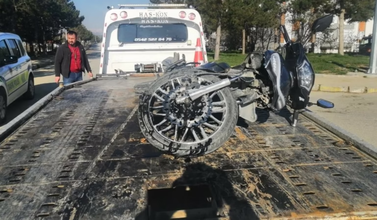 Isparta Yalvaç'ta Otomobil ile Motosiklet Çarpıştı: 1 Yaralı