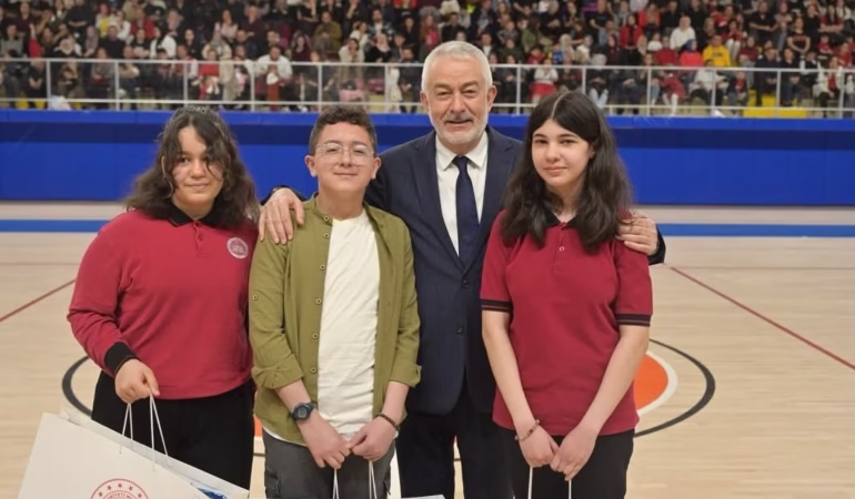 Isparta'da 23 Nisan: Çocuk Bayramı Renkli Görüntülere Sahne Oldu