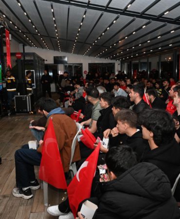 Isparta’da 24 Yıl Sonra Gelen Dünya Kupası Zaferi Dev Ekranda İzlendi