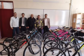 Isparta'da Beşiktaşlılardan Öğrencilere Anlamlı Bisiklet Hediyesi