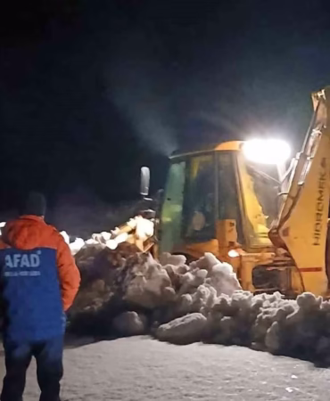 Isparta’da karla kaplı yaylada mahsur kalan 2 kişi kurtarıldı