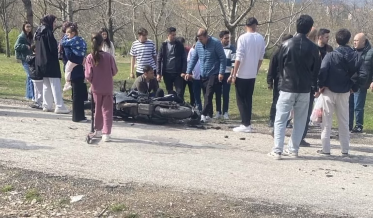 Isparta'da Korkutan Kaza: Otomobil ile Motosiklet Çarpıştı, 2 Kişi Yaralandı