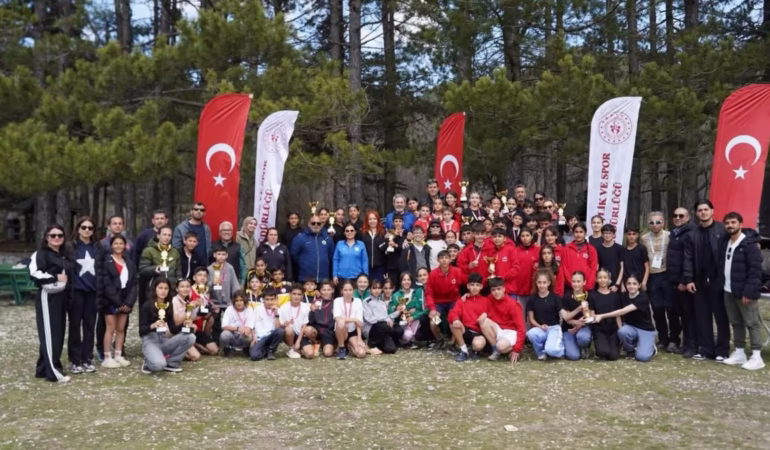 Isparta'daki ANALİG Kros Yarışlarında Madalyalar Sahiplerini Buldu