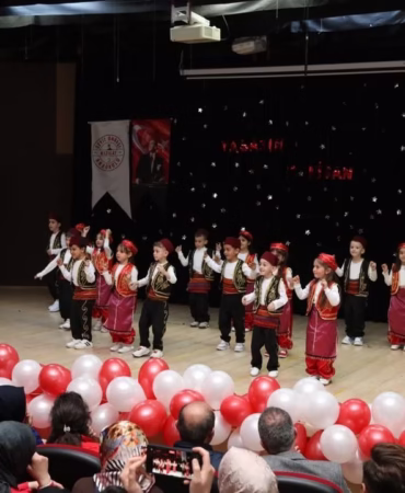 Seyit Onbaşı Anaokulu Miniklerinden Isparta'da 23 Nisan Coşkusu