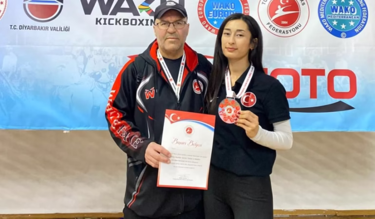 Sinem Sarıyıldız Kickboks Türkiye Şampiyonası'nda İkinci Oldu