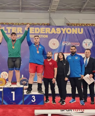U15 Halter Şampiyonası'nda Ispartalı Mücahit Samed'den Altın Madalya
