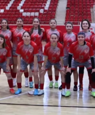 Ünilig Salon Futbolu Elemeleri Atatürk Spor Salonu'nda Başladı