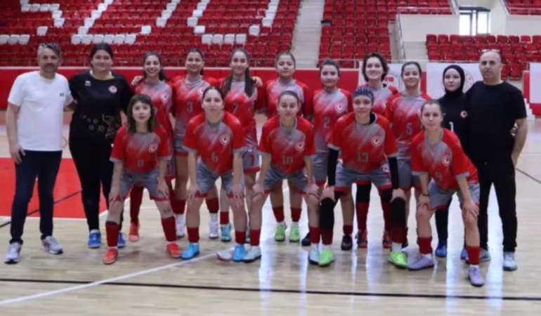 Ünilig Salon Futbolu Elemeleri Atatürk Spor Salonu'nda Başladı