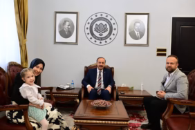 5 Yaşında Kur'an Okuyan Minik İkra'ya Valilikte Özel Ağırlama