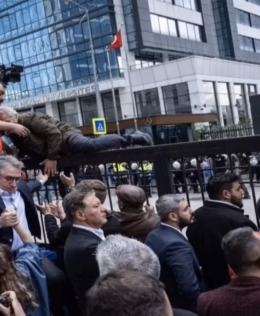 CHP Isparta İl Başkanı Karaca Otopark Kapısından Tırmanırken Düştü