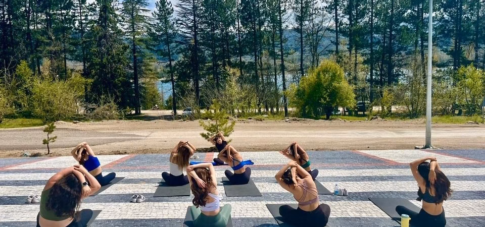 Doğayla İç İçe Sağlıklı Yaşam: Gölcük'te Mat Pilates Buluşması