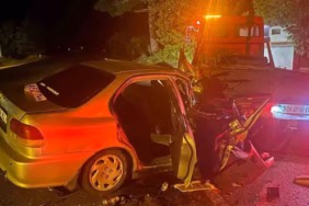 Eğirdir'de Gece Yarısı Alkol Kazası: Park Halindeki Araçları Biçti, 5 Yaralı