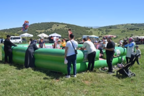 Eğirdir'de Gül Kokulu Gökyüzü: Sorkuncak Şenliği'ne 100 Uçurtma
