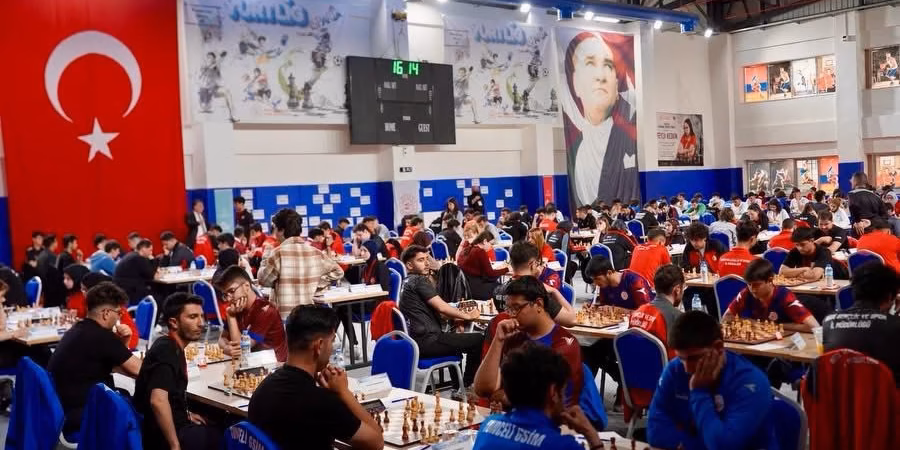 Feyza Keskin Satranç Finalleri Isparta'da Duygusal Anlarla Başladı