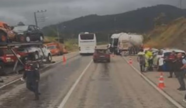 Isparta-Antalya Yolunda Acı Çarpışma: 1 Can Kaybı, 2 Yaralı