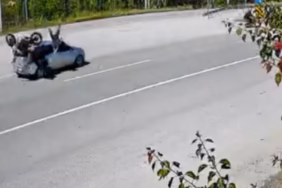 Isparta-Eğirdir Yolunda Korkutan Kaza Kamerada: 2 Genç Yaralı