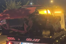 Isparta Hızırbey'de Yağmur Kazası: Hurdaya Dönen Araçta 2 Yaralı
