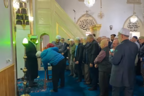 Isparta Mimar Sinan Camii'nde Sakal-ı Şerif Ziyaretine Yoğun İlgi