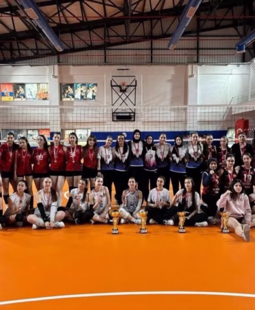 Isparta Voleybol Şampiyonu Mustafa Gürkan Anadolu Lisesi Oldu