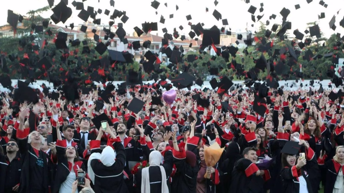 Isparta'da Kep Atma Heyecanı: SDÜ 2026 Mezuniyet Tarihini Açıkladı