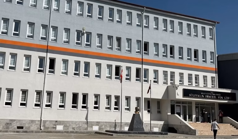 Isparta'nın Gözde Okulu SD Fen Lisesi'nde Akademik Düşüş Endişesi