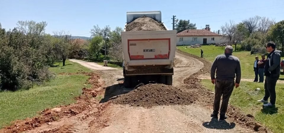 Isparta'nın Köylerinde Yol Seferberliği: Ulaşım Daha Güvenli