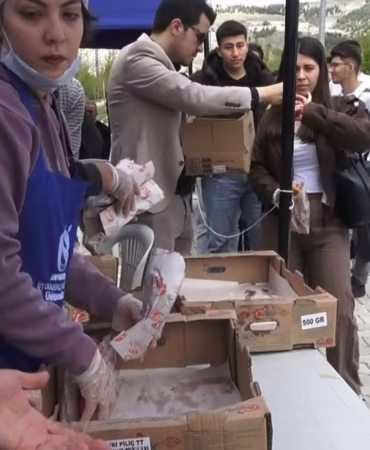 Öğrencilere 5 bin adet balık ekmek dağıtıldı