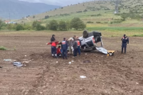 Şarkikaraağaç'ta Yağış Kazaya Davetiye Çıkardı: Tarlaya Uçan Araçta 2 Yaralı