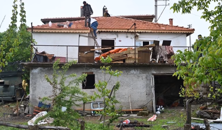 Sorkuncak Köyü’ndeki ihtiyaç sahibi ailenin yüzünü Başkan Başdeğirmen güldürdü