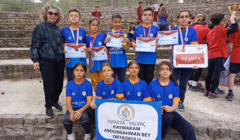 Yalvaç'ın Gururu Gençler Oryantiringde Türkiye Dördüncüsü Oldu
