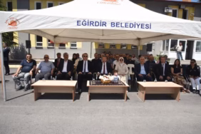 Eğirdir'de Kadınların Göz Nuru Sergisine Başkan Özer'den Tam Not