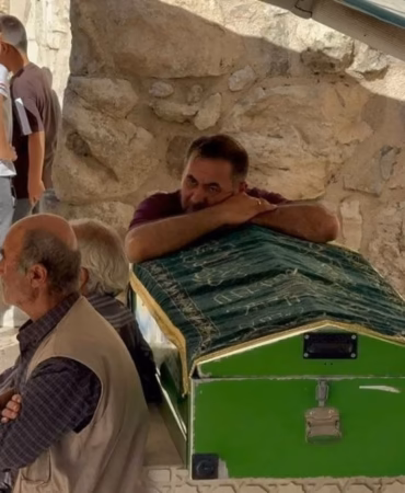 Eğirdir'i Yasa Boğan Veda: Araçta Ölü Bulunan Gençler Toprağa Verildi