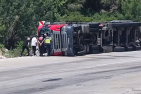 Isparta-Antalya Karayolunda Tır Devrildi: Trafikte Zor Anlar
