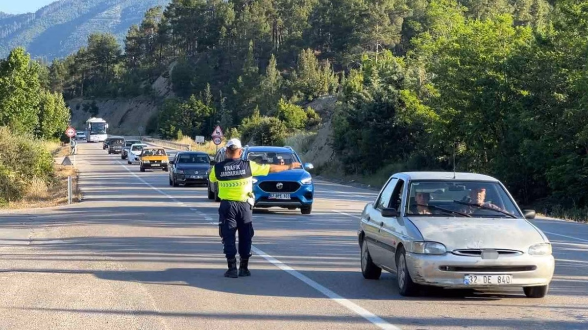 Isparta-Antalya Yolunda Sıkı Denetim: Jandarmadan Taviz Yok