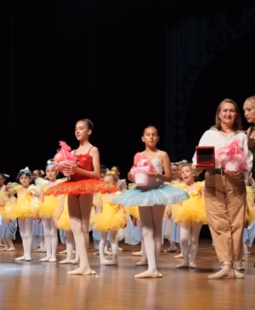 Isparta'da Büyüleyici Gece: Genç Balerinler Sahnede Devleşti