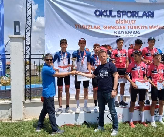 Isparta'nın Genç Pedalları Karaman'da Gümüş Madalyaya Ulaştı