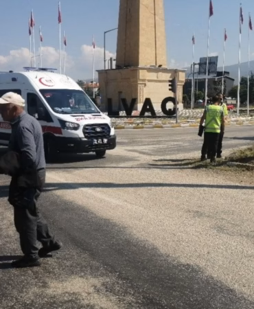 Yalvaç Otogar Kavşağında Feci Çarpışma: Araçlar Hurdaya Döndü, 1 Yaralı