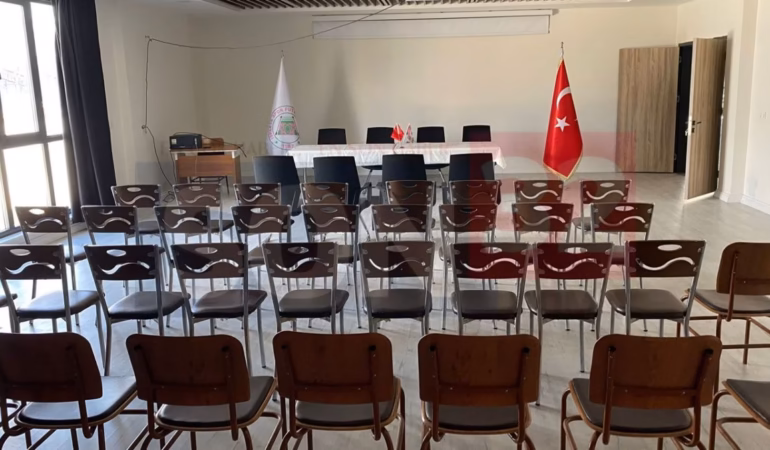 Yeşil-Pembeli Camiada Seçim Düğümü: Kongre 7 Haziran'a Ertelendi