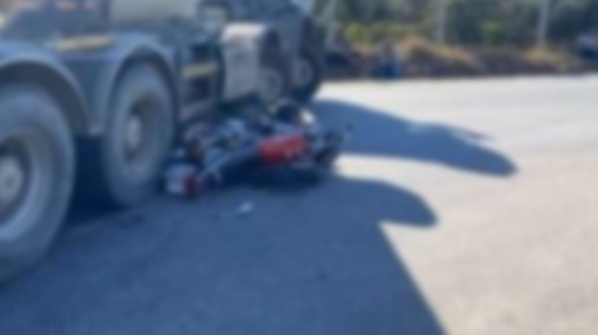Havalimanı Kavşağında Feci Kaza: Motosiklet Sürücüsü Kurtarılamadı