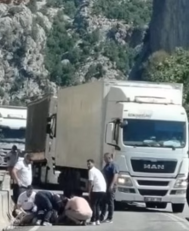 Isparta-Antalya Yolunda Yürekleri Ağza Getiren Kaza: Otomobil Ters Döndü