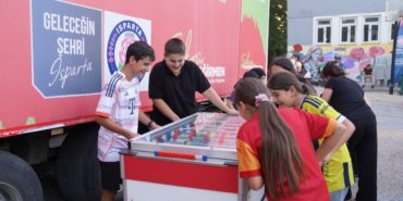 Isparta’da Miniklerin Unutulmaz Açık Hava Sineması Keyfi