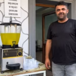 Isparta'da Muhtardan Çocuklara Buz Gibi Limonata Sürprizi