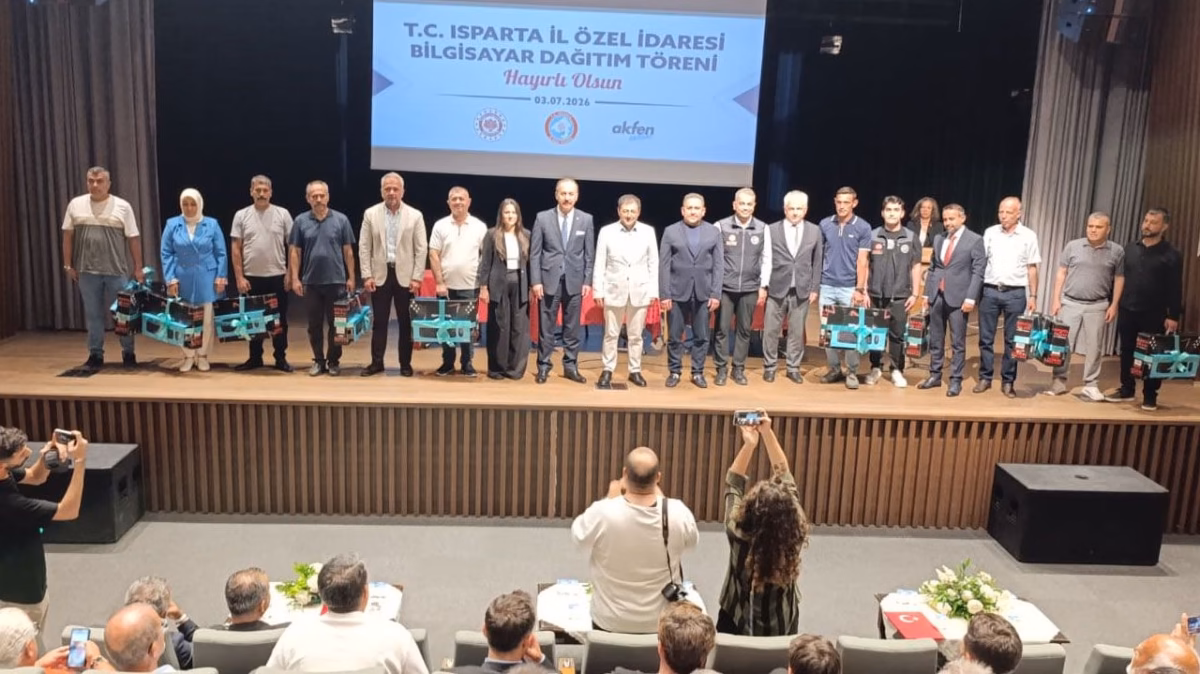 Isparta'da Muhtarlara Dijital Dönüşüm: Bilgisayarlar Teslim Edildi