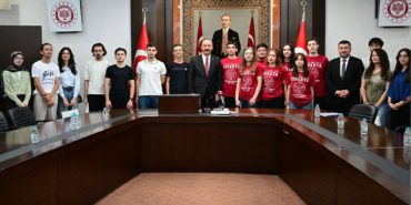 Zirvedeki Gençler Isparta’nın Göğsünü Kabarttı: Valilikten Şampiyonlara Ödül